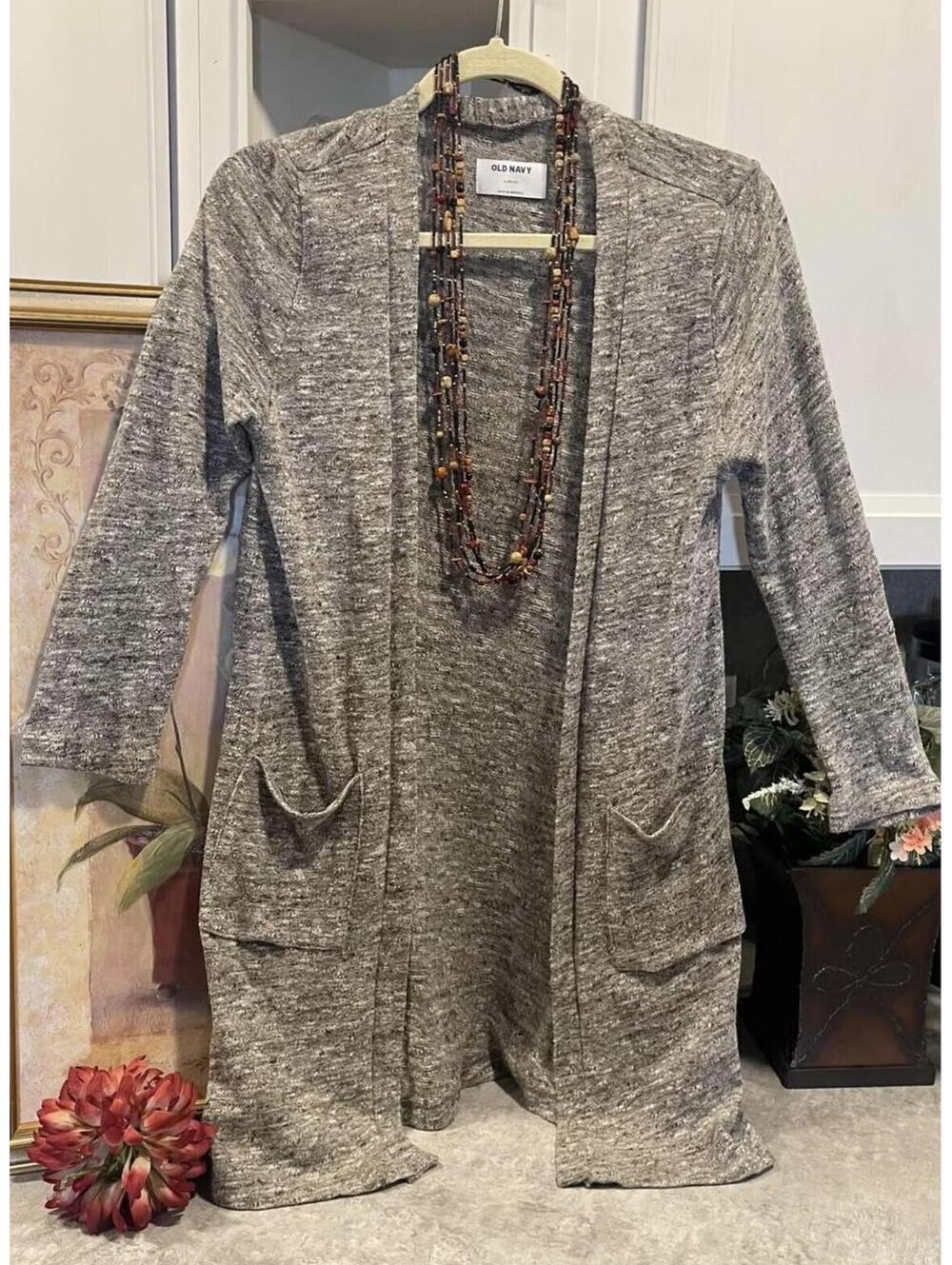 Old Navy Women's Cardigan Size L (10/12)